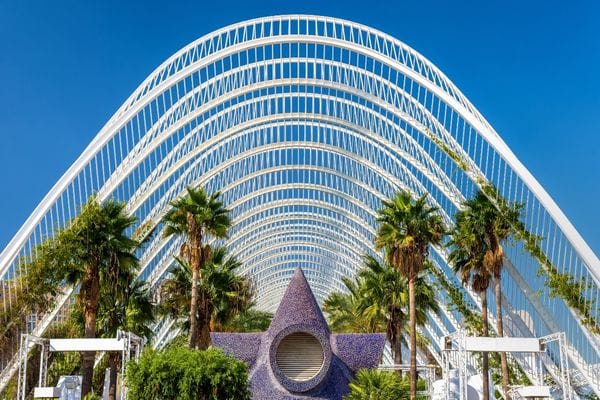 El Umbracle de Valencia, paseo ajardinado y esculturas al aire libre en la Ciudad de las Artes y las Ciencias