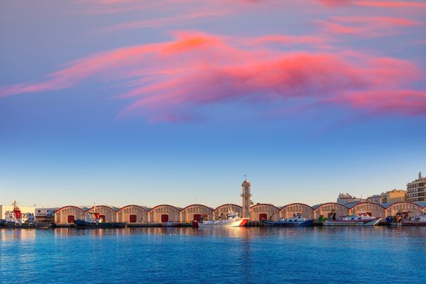 Tinglados modernistas y Paseo de Levante en la Marina de Valencia