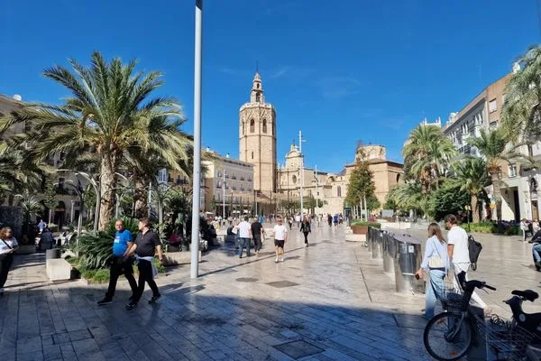Plaza de la Reina con vistas a la Catedral