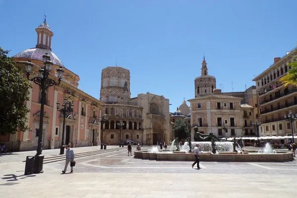 Plaza de la Virgen, Basílica y Fuente del Turia