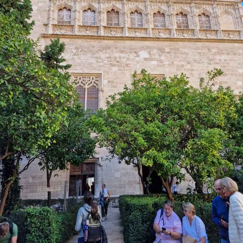 Patio de los Naranjos de la Lonja de la Seda de Valencia