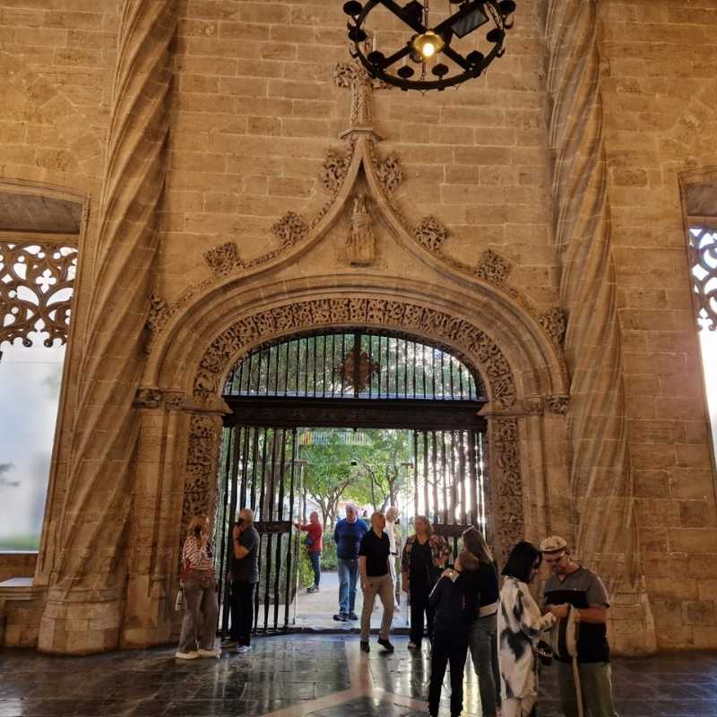Patio de los Naranjos de la Lonja de la Seda