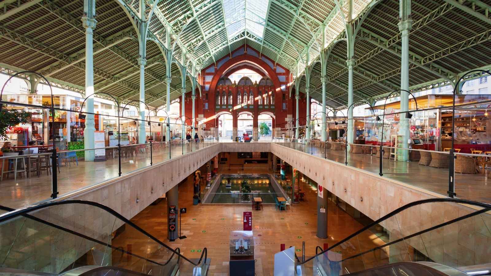 Interior del Mercado de Colón de Valencia