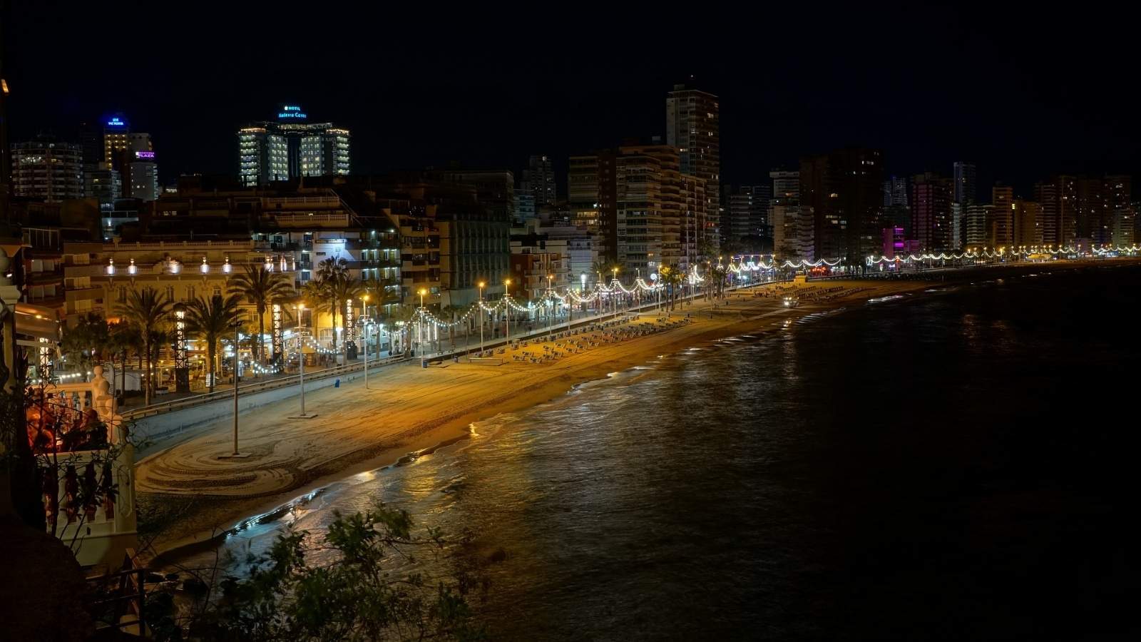 Qué ver en Benidorm: paseo marítimo y skyline junto al Mediterráneo