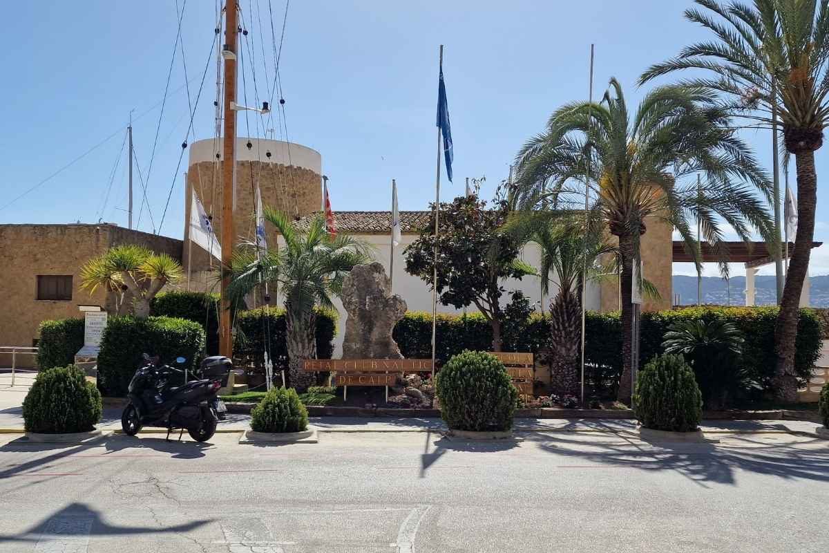 Fachada del Real Club Náutico de Calpe